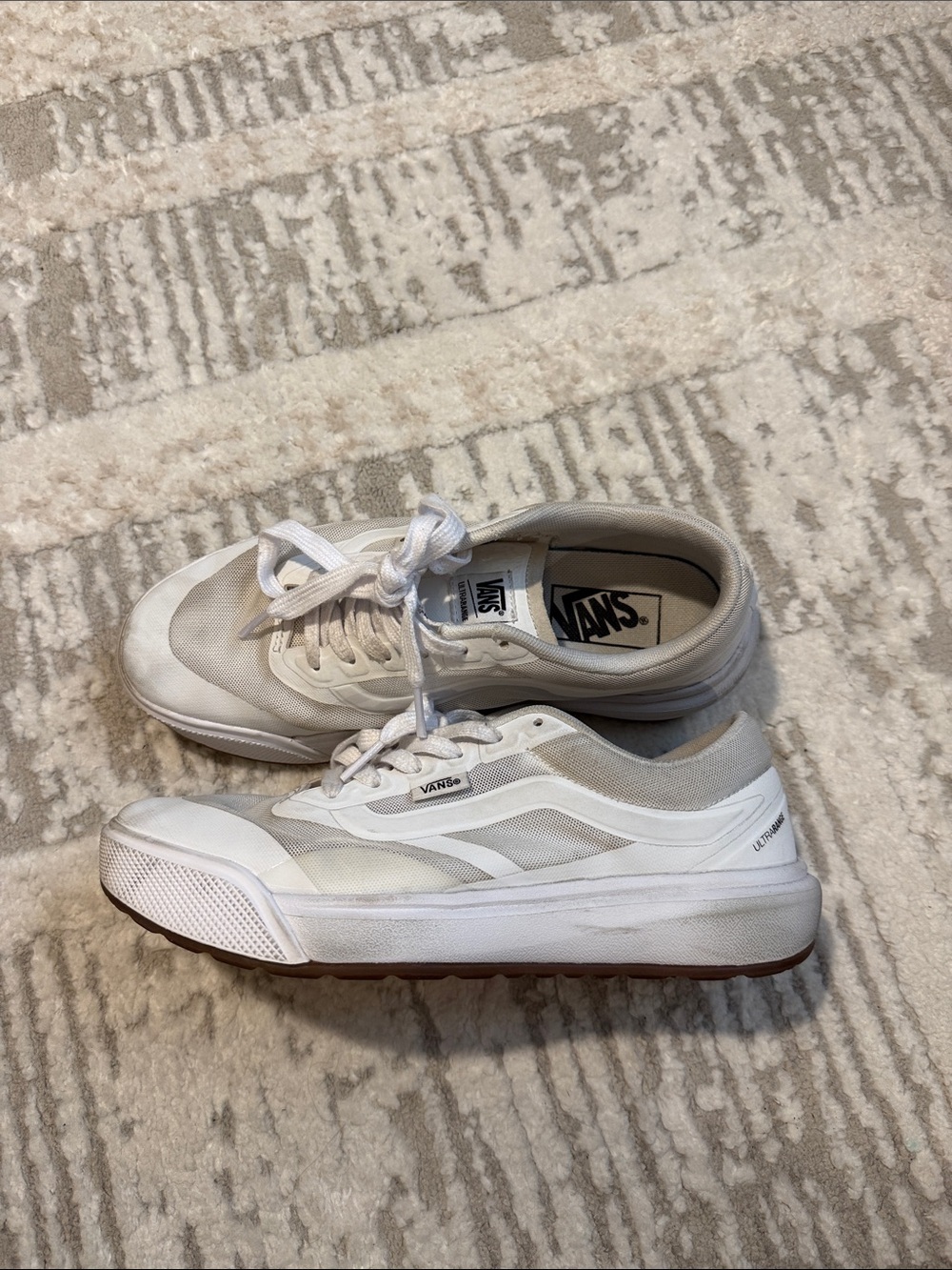 Vans Ultrarange 2.0 White Sneakers - Size W8 / M6.5